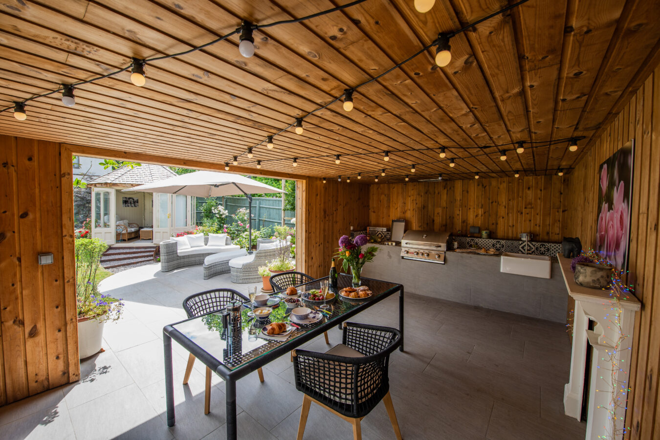 Cheltenham garden design covered outdoor kitchen