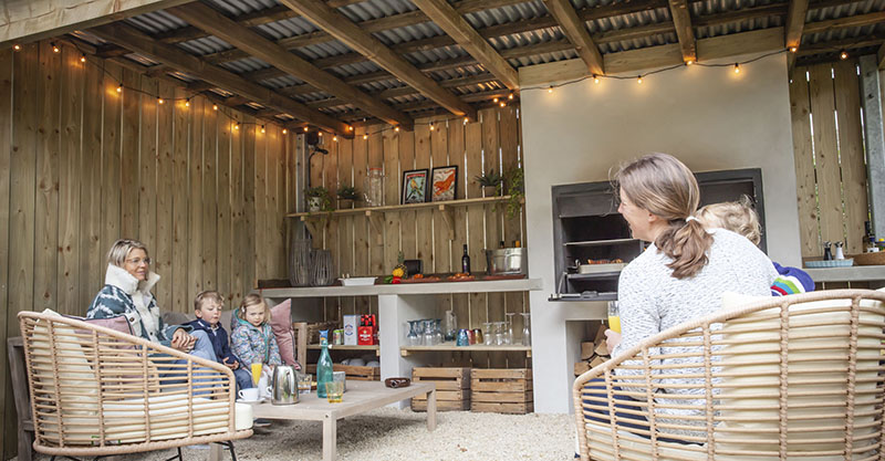 Keltie_and_Clark_rustic_garden_kitchens_outdoor_dining3