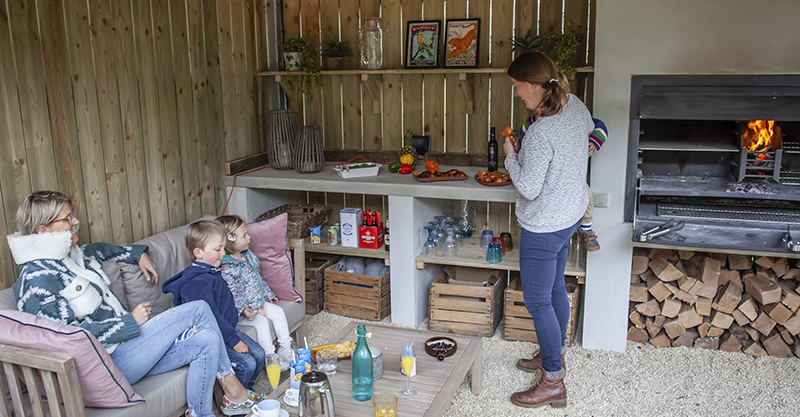 Keltie_and_Clark_rustic_garden_kitchens_outdoor_dining8