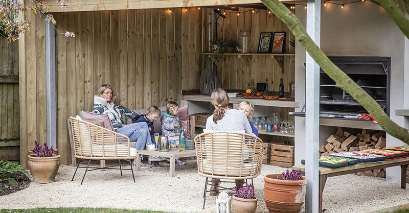 Keltie_and_Clark_rustic_garden_kitchens_outdoor_dining11