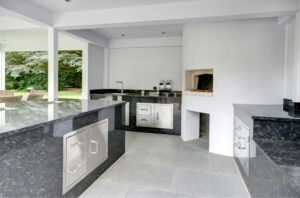 Elegant outdoor kitchen