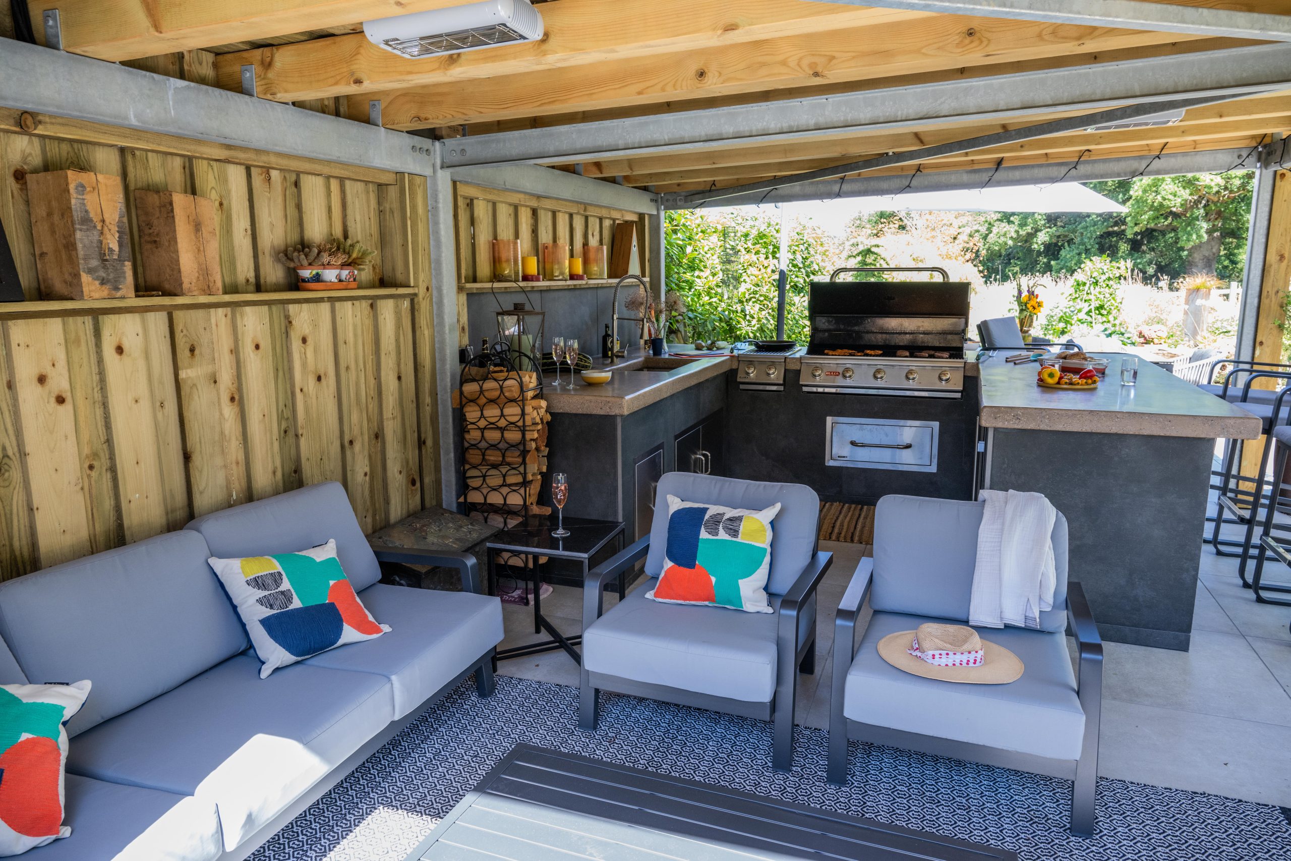 Outdoor kitchen